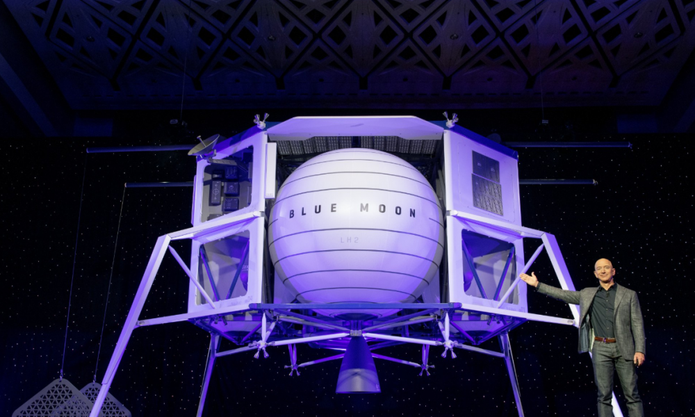 Jeff Bezos Spaceship Amazon Uses Authors Completly Blue Origin Bezos Space Bulan Depan